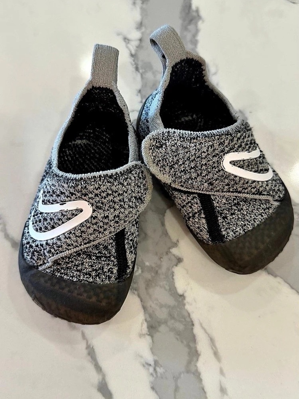 Nike Swoosh 1 Gray & Black US 5C Like new